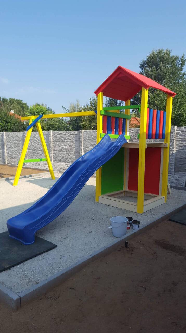Holzzaun mit Flüssiggummi gestrichen — RubberPaint Braun